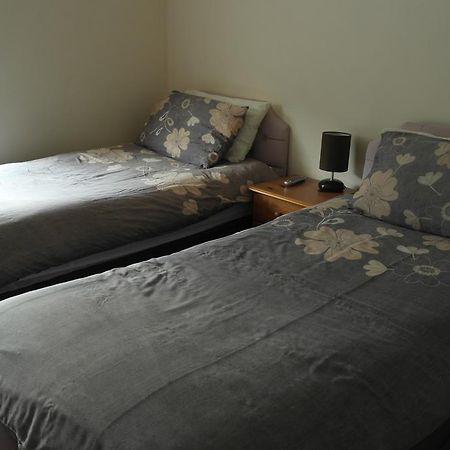 Hikers And Bikers Bed & Breakfast Hadfield Oda fotoğraf